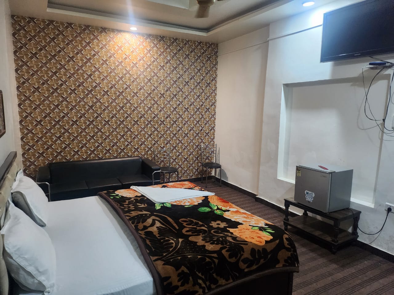 Deluxe AC Room